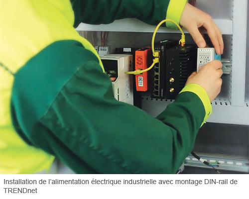 Installation du switch industriel TRENDnet avec fixation sur rail DIN dans l’armoire de commande du moteur