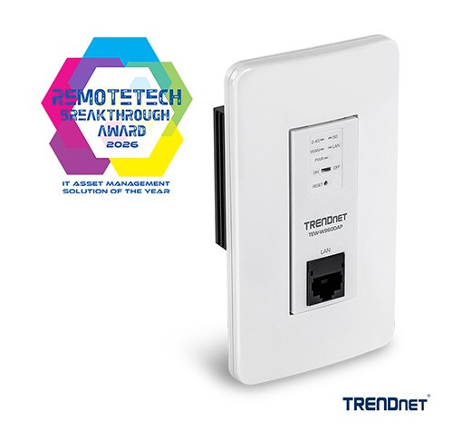 Punto de acceso inalámbrico empotrado en pared TRENDnet mostrado junto a una insignia RemoteTech Breakthrough Award 2026 que reconoce la Solución de gestión de activos de TI del año, sobre un fondo gris claro.