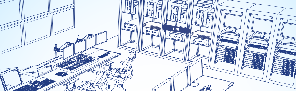 Un centro de datos moderno o una sala de servidores con varios racks de servidores, todos los cuales están etiquetados como 10G, lo que indica conexiones de red de 10 Gigabit. En primer plano, hay estaciones de trabajo con múltiples monitores, teclados y sillas, lo que sugiere un área de control o monitoreo.