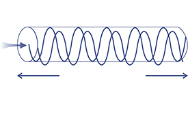 Ilustração de um cabo de fibra óptica transmitindo dados por longas distâncias, com a luz representada visualmente viajando através do cabo.