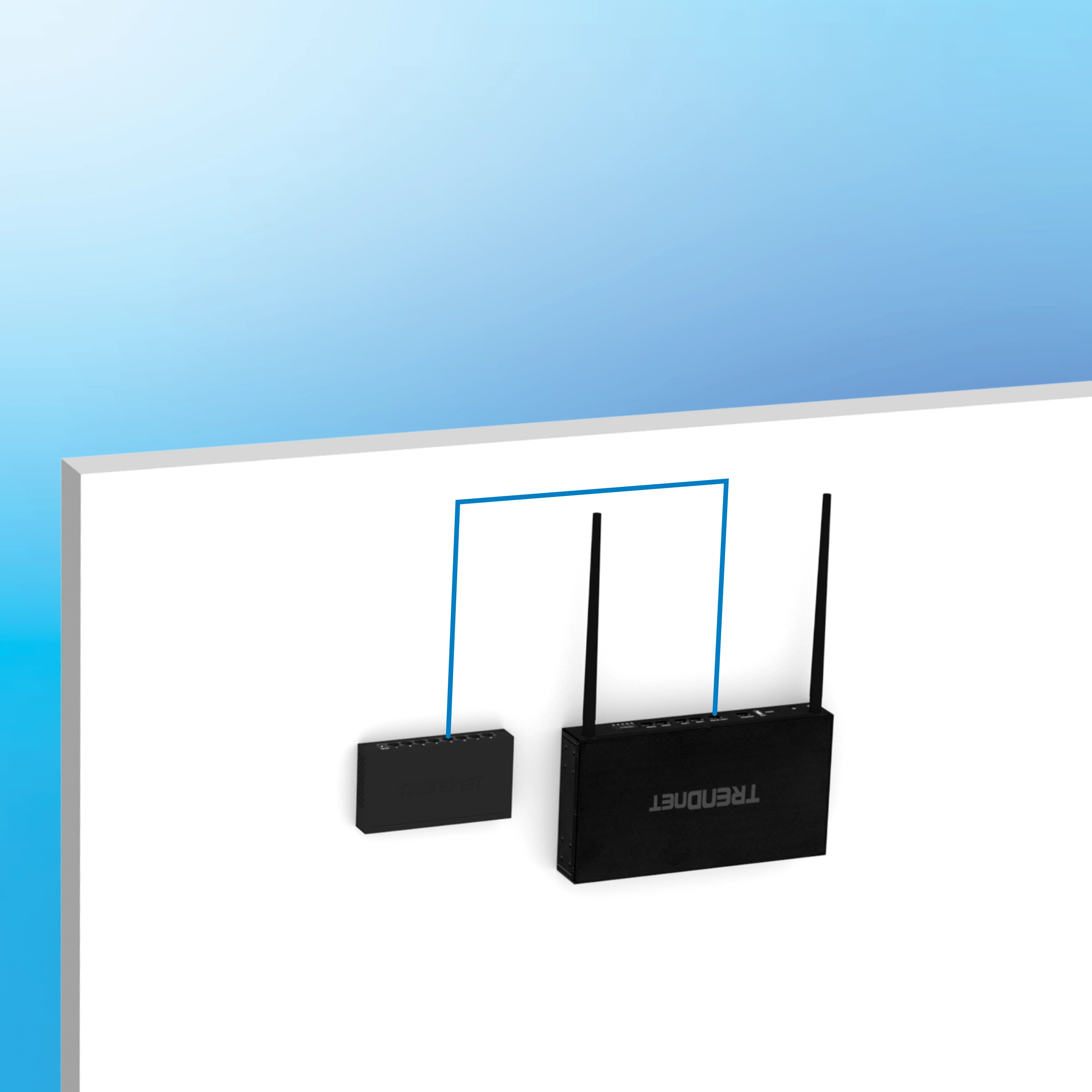 Deux appareils de réseau TRENDnet noirs sont exposés, montés sur un mur sur un fond dégradé bleu clair à blanc. Le plus petit appareil de gauche dispose de huit ports visibles, tandis que le plus grand de droite comporte deux antennes externes et plusieurs ports orientés vers le haut, avec une ligne bleue reliant les deux unités pour suggérer une interaction ou un flux de données.