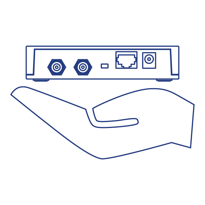 Eine Hand mit einem Ethernet-über-Koax-Adapter, der seine geringe Größe betont.