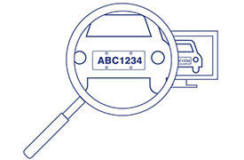 Una lupa se enfoca en la parte trasera de un automóvil, resaltando específicamente la placa de matrícula que dice ABC1234. En el fondo, un monitor de computadora muestra la misma imagen del automóvil con la matrícula, lo que sugiere el concepto de acercar o mejorar la vista de la matrícula para obtener un mejor detalle y claridad.